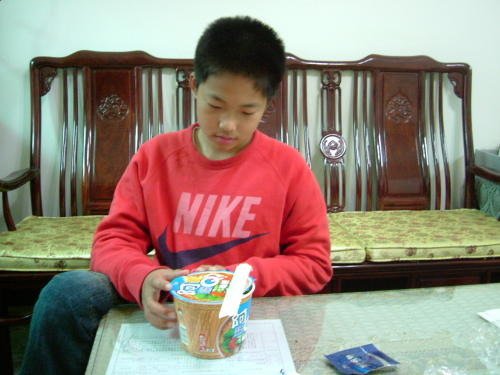 Eli Makes Instant Noodles